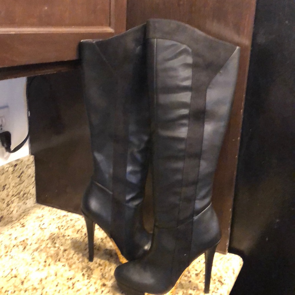 NEW Black Healed Boots 8 1/2